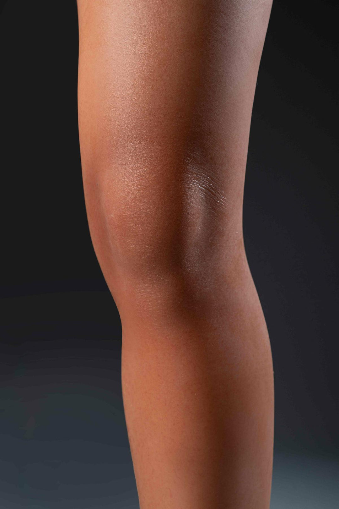 Realistische Sexpuppen-Beinansicht Nahaufnahme