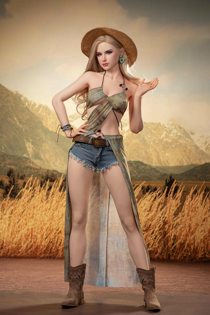 Realistische Sexpuppe in Naturkulisse