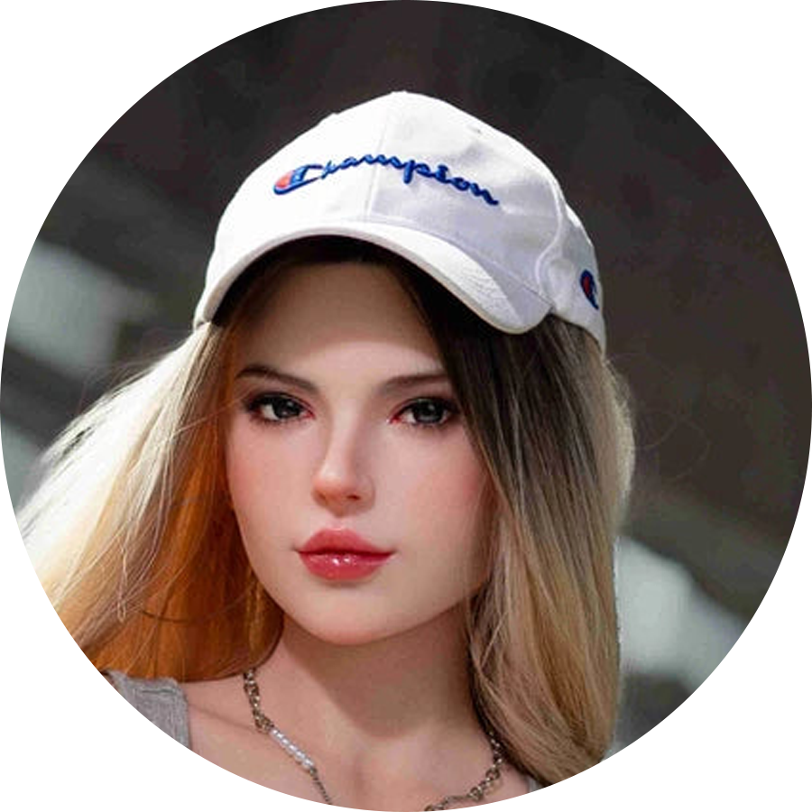 Realistische Sexpuppe mit weißer Kappe